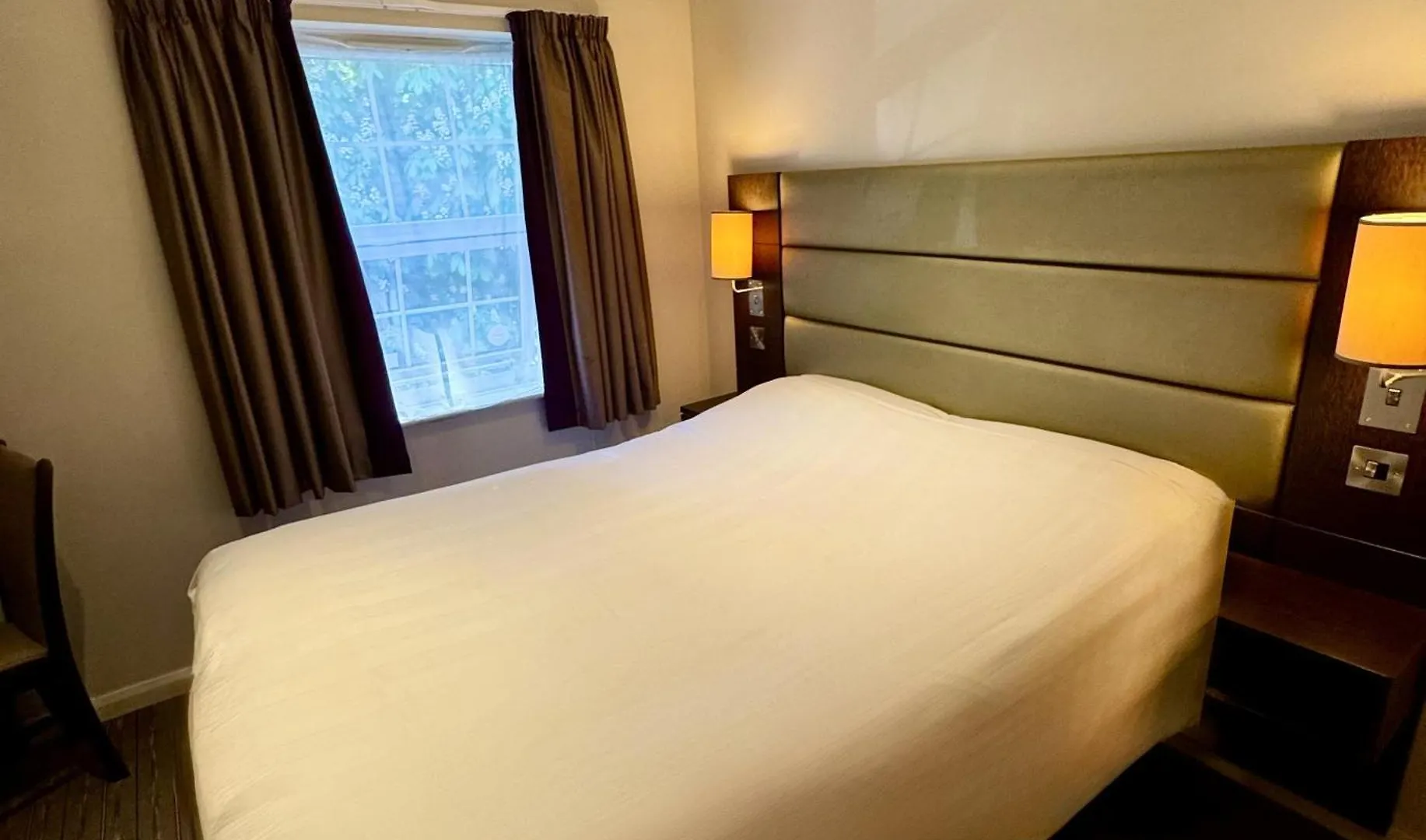Coach & Horses Hotel Кардифф