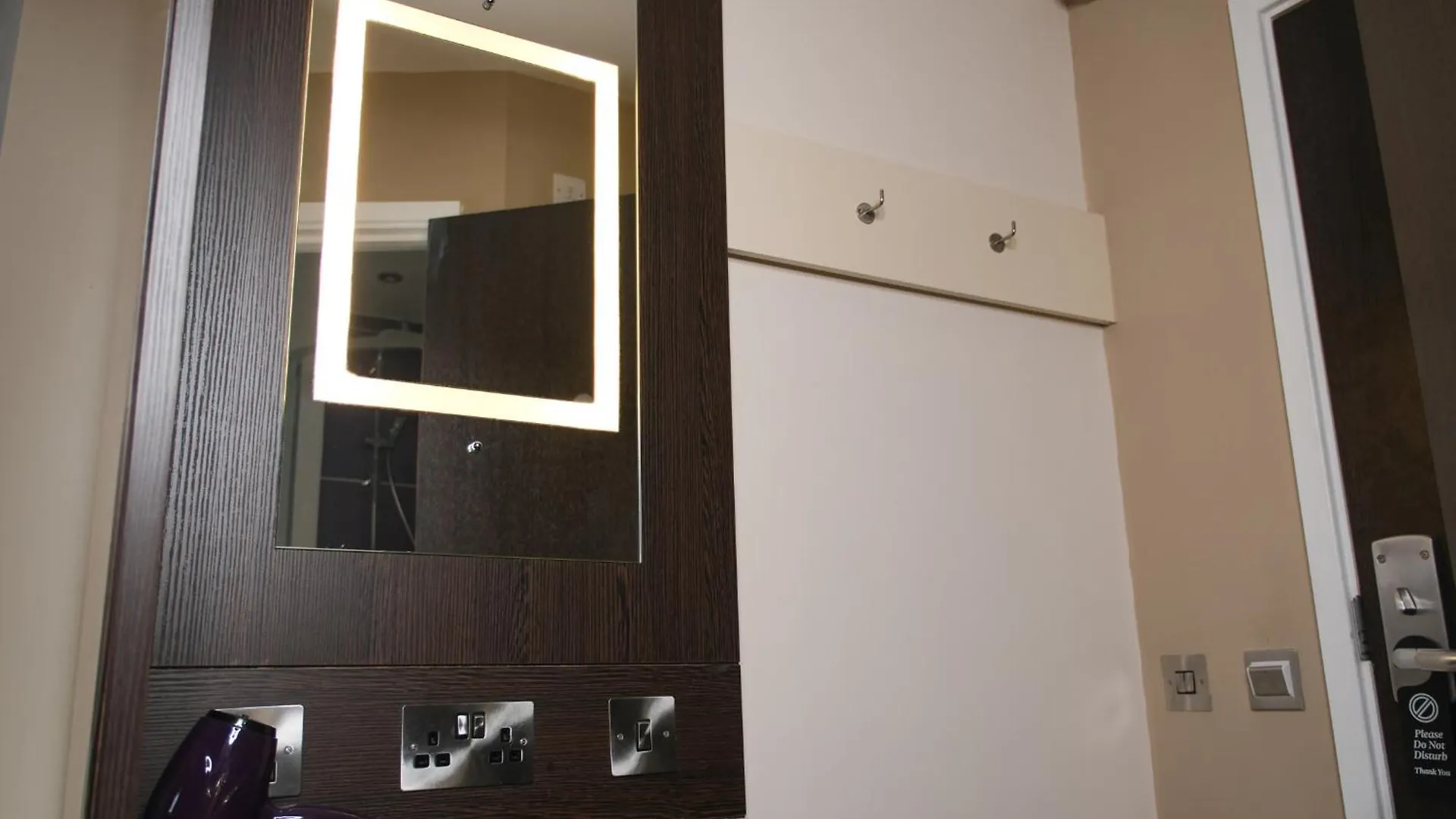 Coach & Horses Hotel Кардифф
